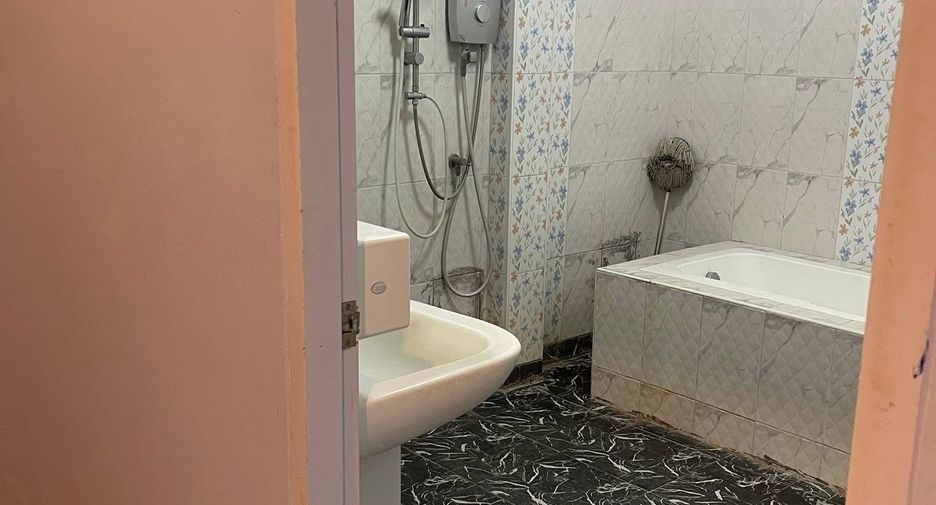 Casa en venta de 6 habitaciones en Bang Lamung, Chonburi