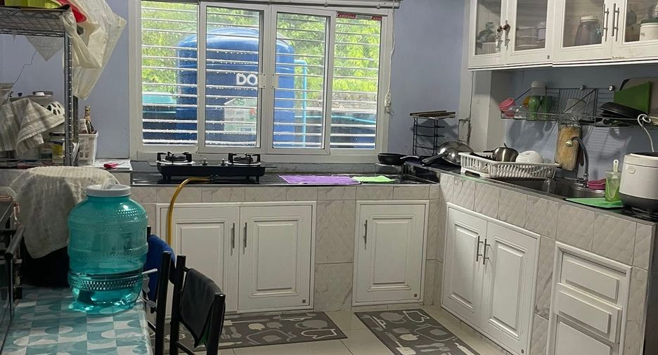 Casa en venta de 6 habitaciones en Bang Lamung, Chonburi