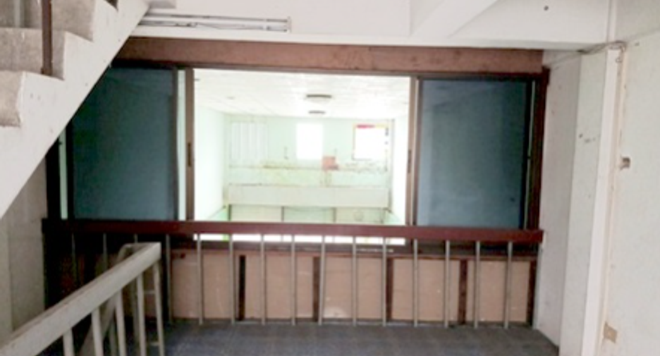 À vendre 2 chambres local commercial à Sattahip, Chonburi