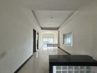 Casa adosada en venta de 2 habitaciones en Si Racha, Chonburi