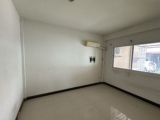 Casa adosada en venta de 2 habitaciones en Si Racha, Chonburi