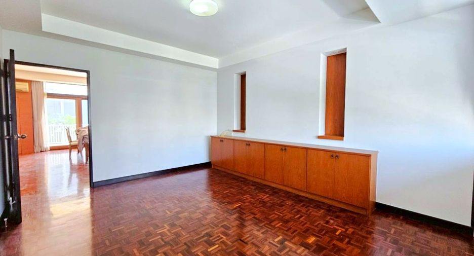 For rent 5 bedrooms condo in Sathon, Bangkok
