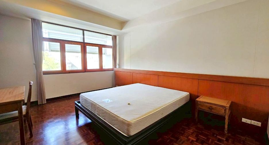 For rent 5 bedrooms condo in Sathon, Bangkok