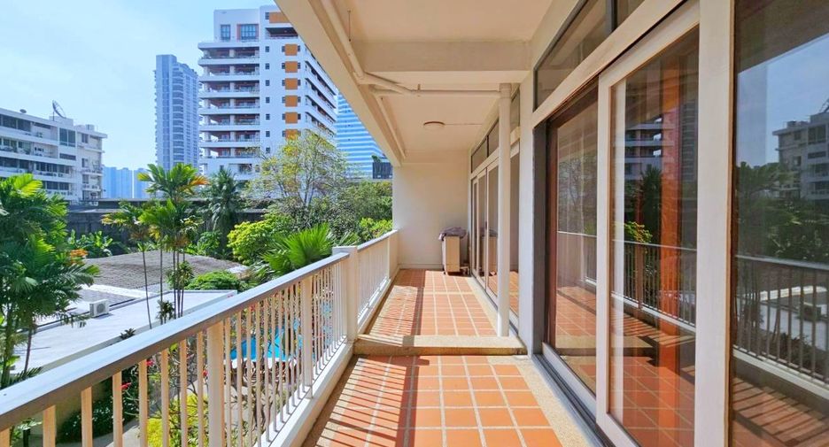 For rent 5 bedrooms condo in Sathon, Bangkok