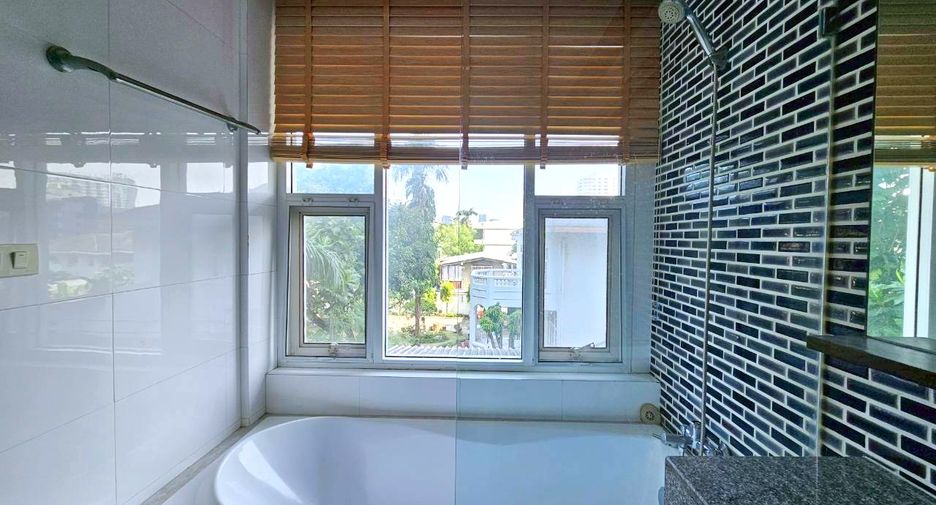 For rent 5 bedrooms condo in Sathon, Bangkok