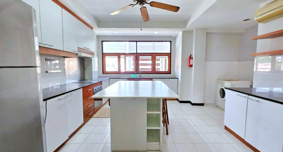 For rent 5 bedrooms condo in Sathon, Bangkok