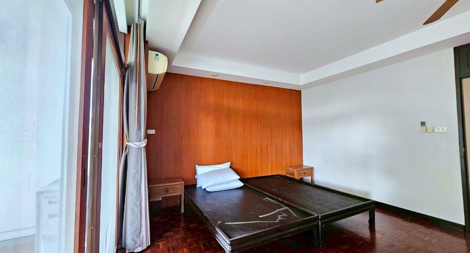 For rent 5 bedrooms condo in Sathon, Bangkok