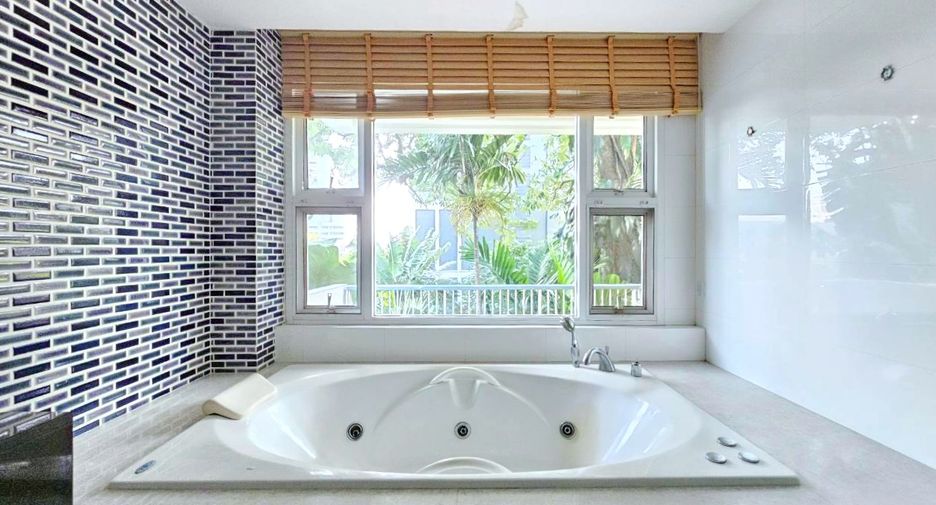 For rent 5 bedrooms condo in Sathon, Bangkok