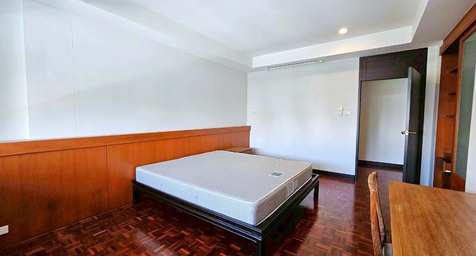 For rent 5 bedrooms condo in Sathon, Bangkok