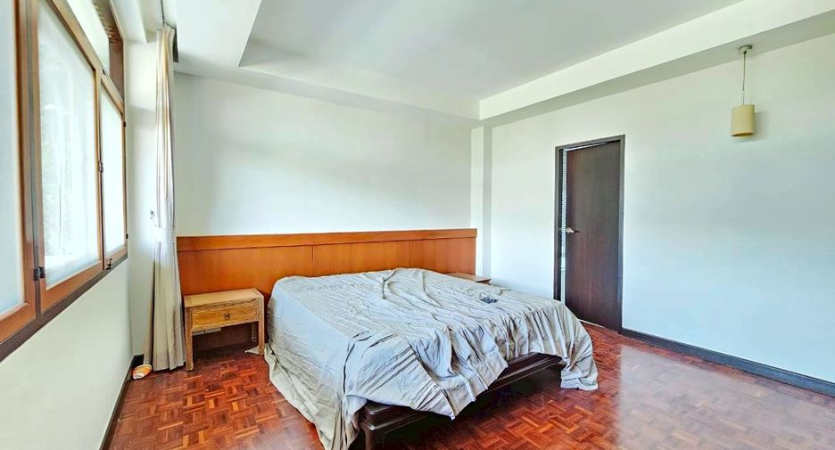 For rent 5 bedrooms condo in Sathon, Bangkok