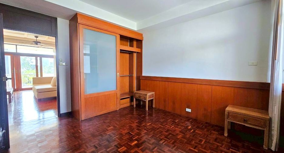 For rent 5 bedrooms condo in Sathon, Bangkok