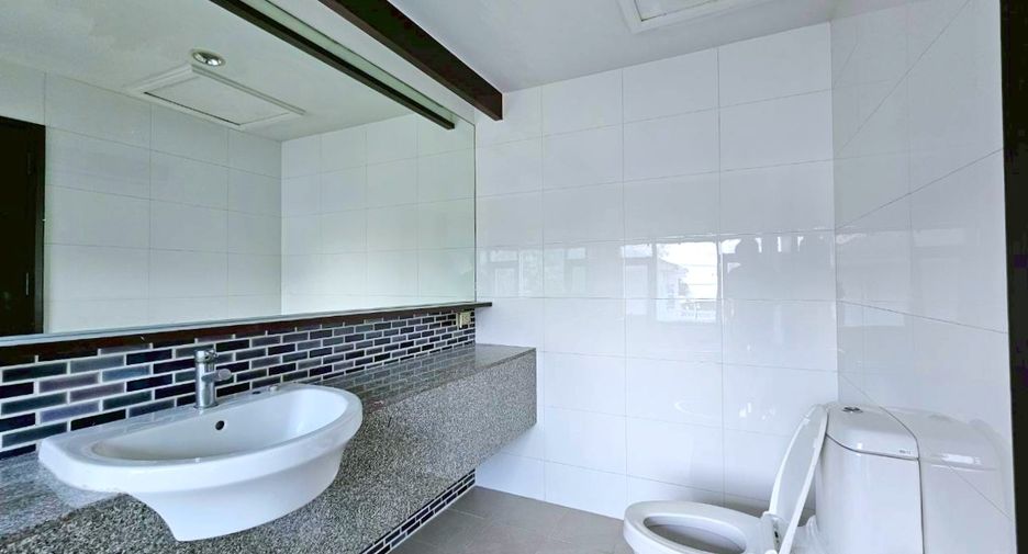 For rent 5 bedrooms condo in Sathon, Bangkok