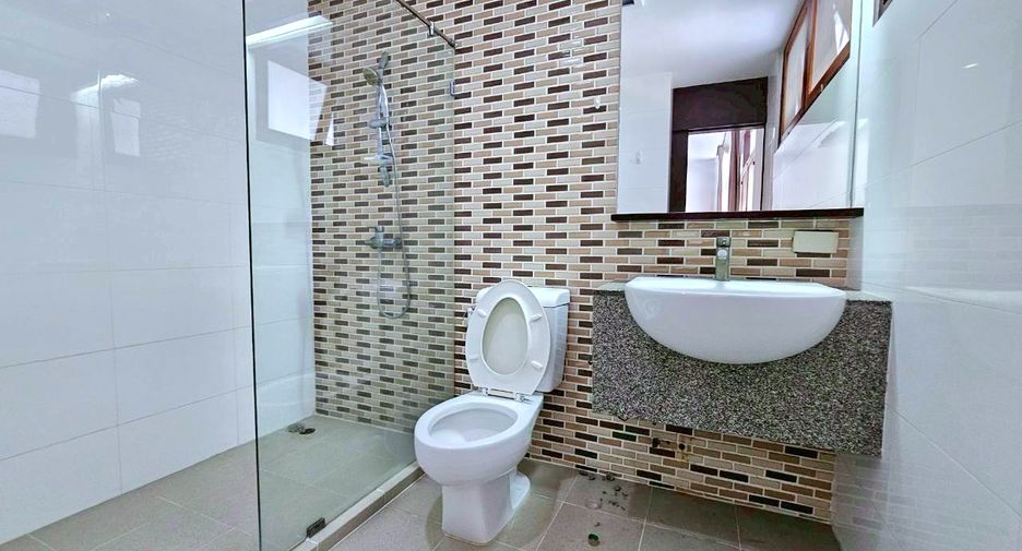For rent 5 bedrooms condo in Sathon, Bangkok