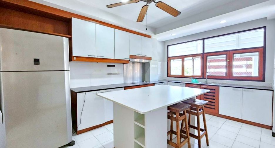 For rent 5 bedrooms condo in Sathon, Bangkok