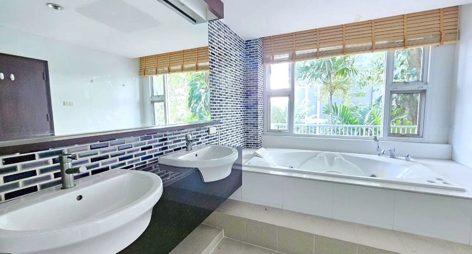 For rent 5 bedrooms condo in Sathon, Bangkok