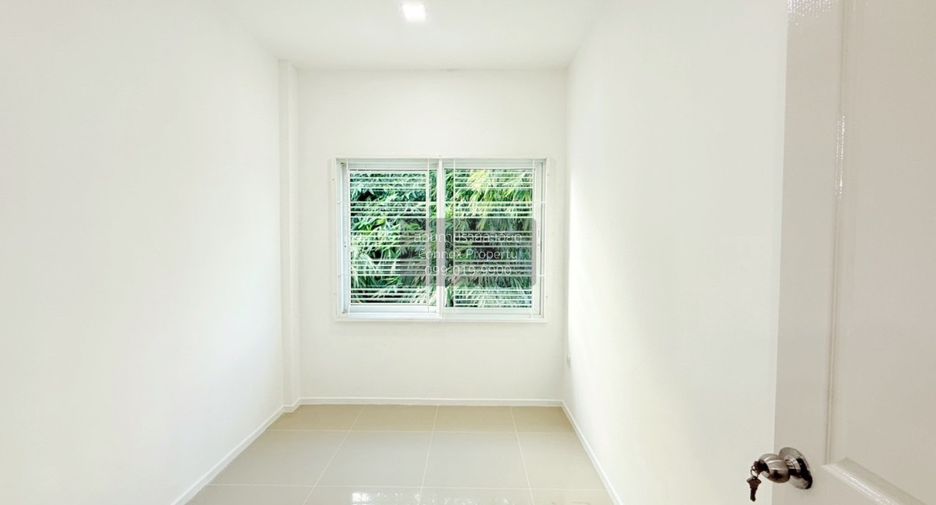 For sale 3 bedrooms townhouse in Khlong Sam Wa, Bangkok