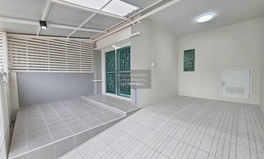 For sale 3 ベッドルーム townhouse in Bang Khun Thian, Bangkok