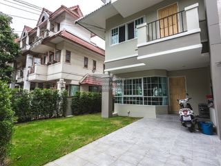 For sale 3 ベッドルーム house in Bang Na, Bangkok