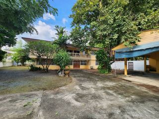 For sale 9 bedrooms house in Phaya Thai, Bangkok