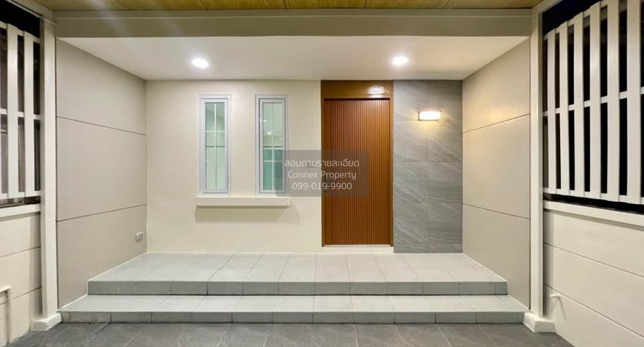 For sale 4 bedrooms townhouse in Bang Kapi, Bangkok