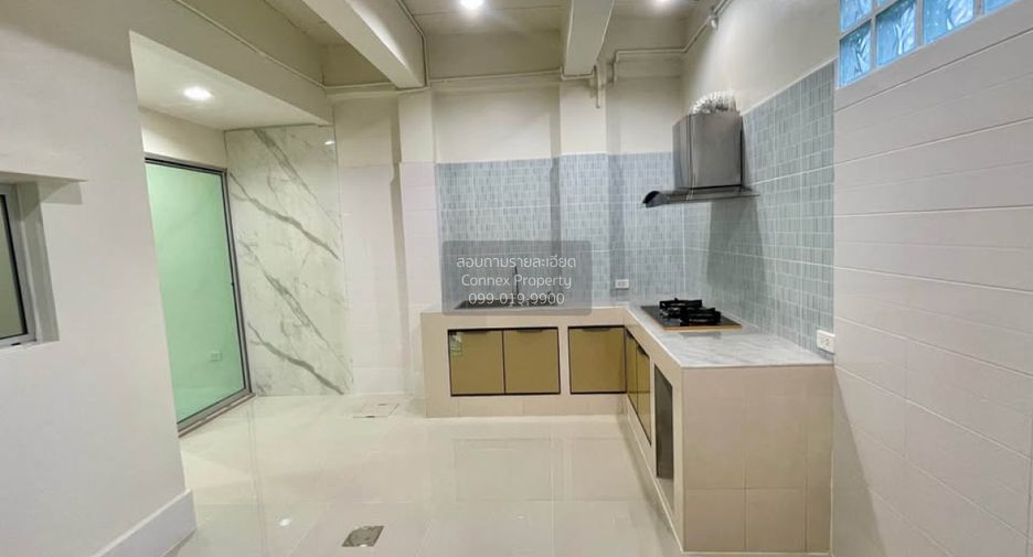 For sale 4 bedrooms townhouse in Bang Kapi, Bangkok