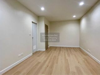 For sale 4 bedrooms townhouse in Bang Kapi, Bangkok
