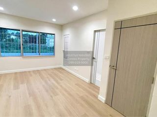 For sale 4 bedrooms townhouse in Bang Kapi, Bangkok