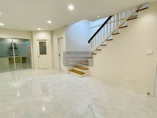 For sale 4 bedrooms townhouse in Bang Kapi, Bangkok
