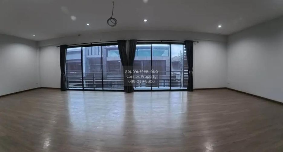 For sale 3 bedrooms house in Mueang Nonthaburi, Nonthaburi