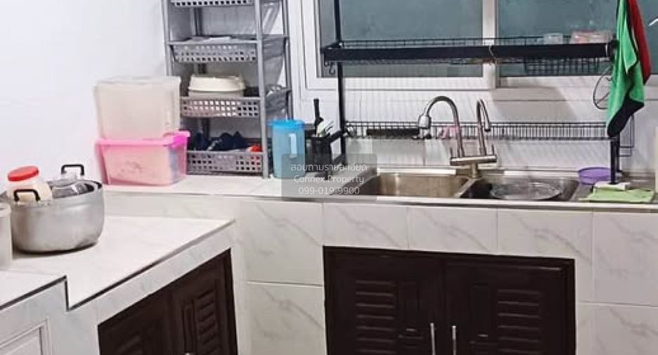 For sale 4 bedrooms retail Space in Bang Kapi, Bangkok