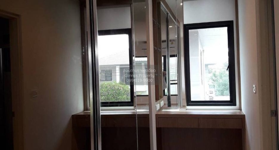 For sale 4 bedrooms house in Lat Krabang, Bangkok
