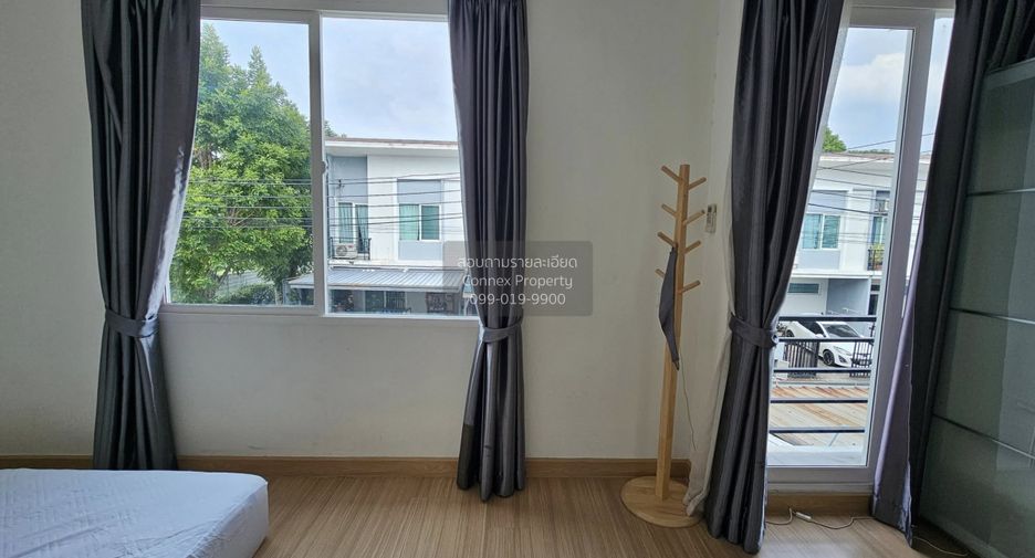 For sale 3 bedrooms townhouse in Don Mueang, Bangkok