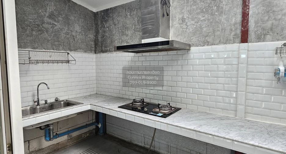For sale 3 bedrooms townhouse in Don Mueang, Bangkok