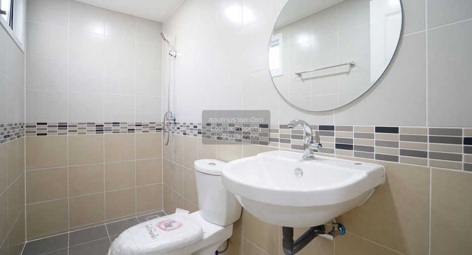 For sale 3 bedrooms townhouse in Bang Khun Thian, Bangkok