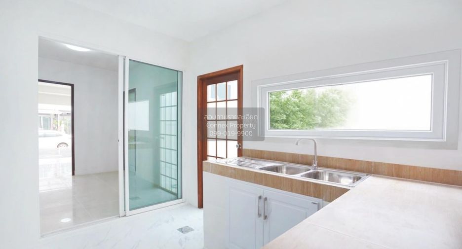For sale 3 bedrooms townhouse in Bang Khun Thian, Bangkok
