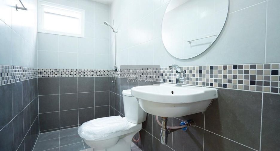 For sale 3 bedrooms townhouse in Bang Khun Thian, Bangkok