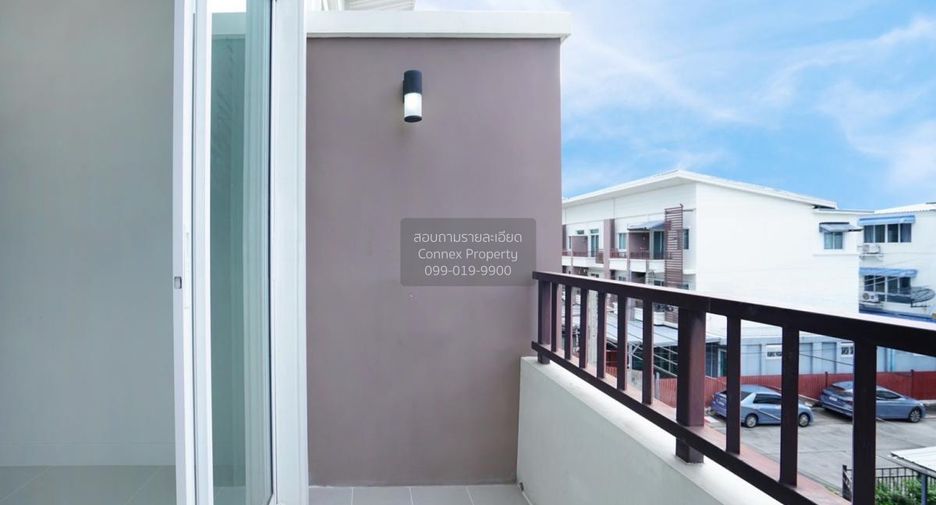 For sale 3 bedrooms townhouse in Bang Khun Thian, Bangkok
