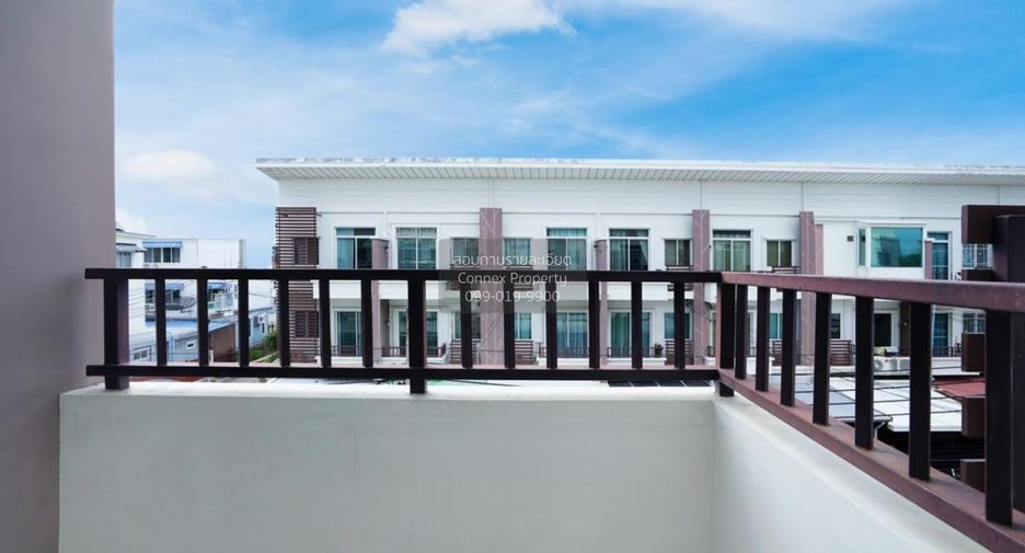 For sale 3 bedrooms townhouse in Bang Khun Thian, Bangkok