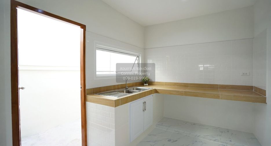 For sale 3 bedrooms townhouse in Bang Khun Thian, Bangkok