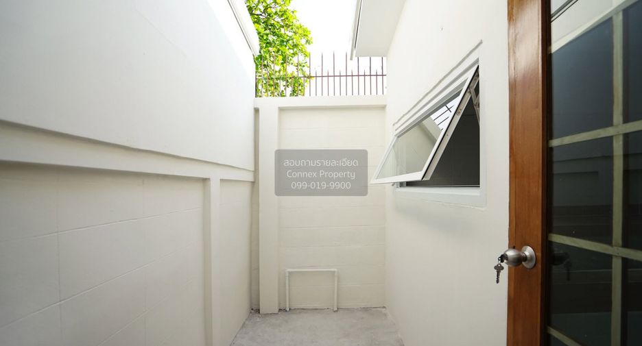 For sale 3 bedrooms townhouse in Bang Khun Thian, Bangkok