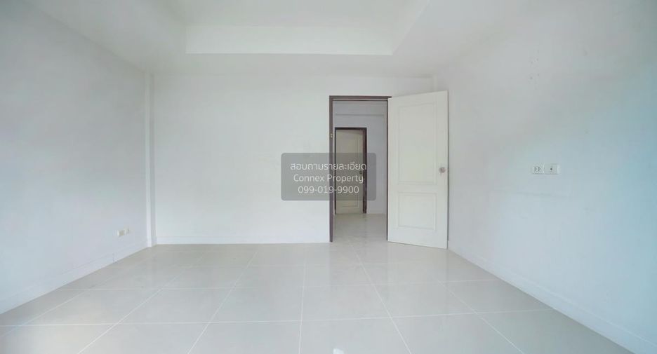For sale 3 bedrooms townhouse in Bang Khun Thian, Bangkok