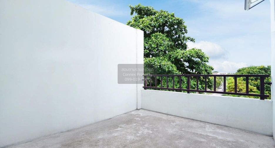 For sale 3 bedrooms townhouse in Bang Khun Thian, Bangkok