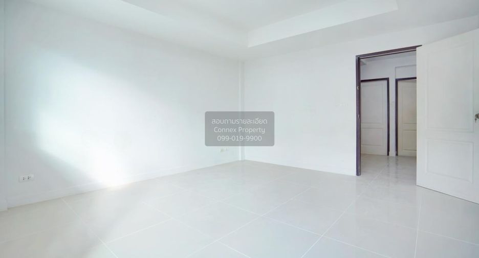 For sale 3 bedrooms townhouse in Bang Khun Thian, Bangkok