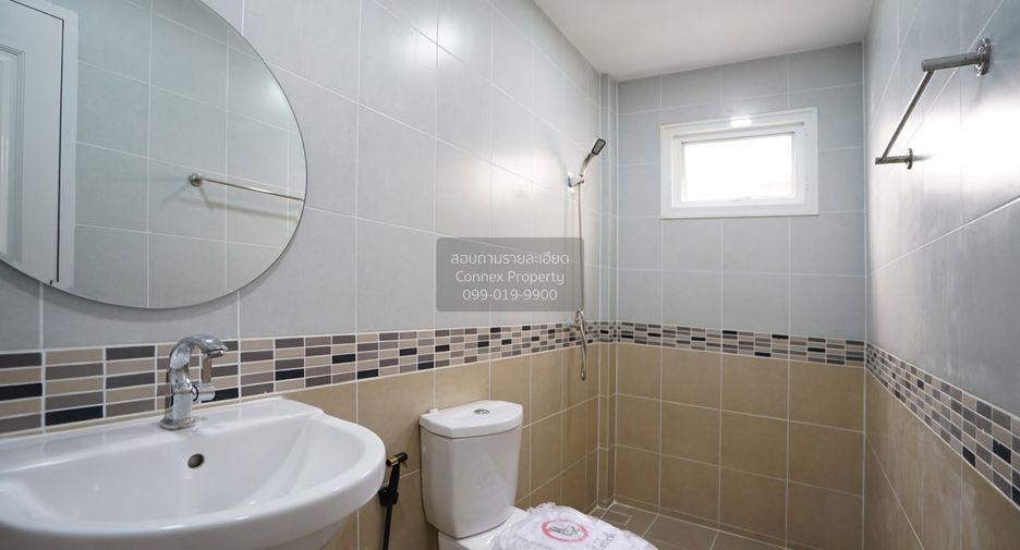 For sale 3 bedrooms townhouse in Bang Khun Thian, Bangkok