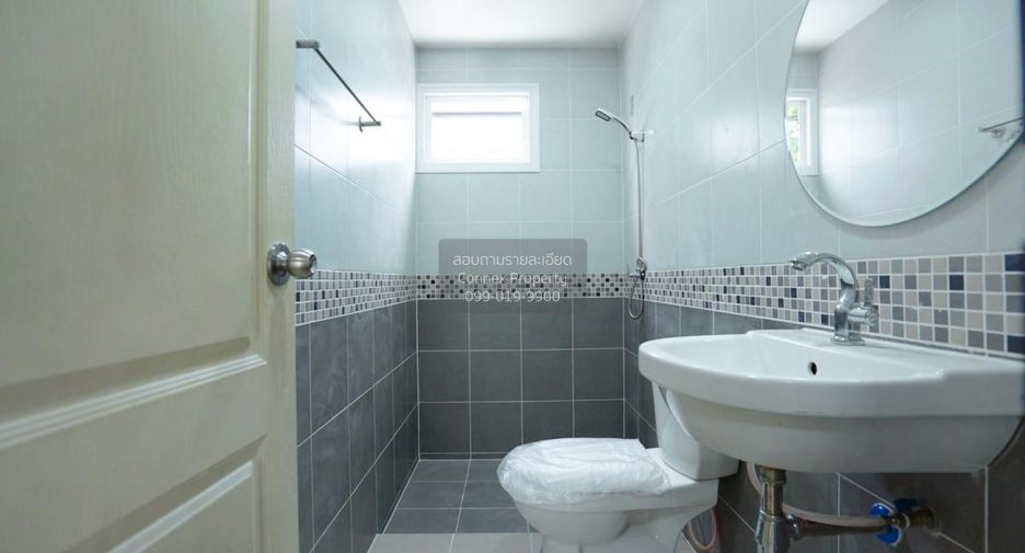For sale 3 bedrooms townhouse in Bang Khun Thian, Bangkok