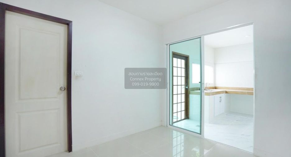 For sale 3 bedrooms townhouse in Bang Khun Thian, Bangkok