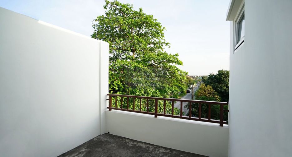 For sale 3 bedrooms townhouse in Bang Khun Thian, Bangkok