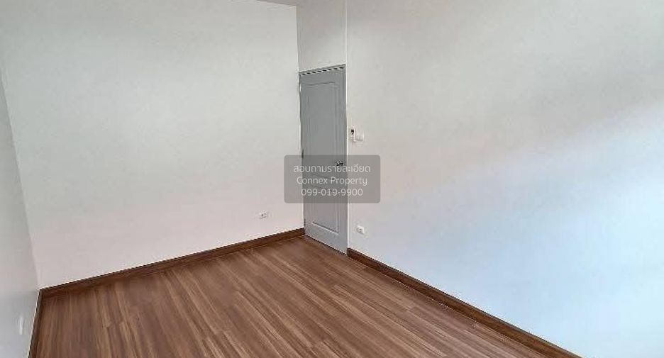 For sale 4 bedrooms townhouse in Mueang Samut Sakhon, Samut Sakhon
