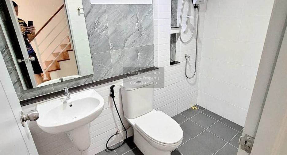 For sale 4 bedrooms townhouse in Mueang Samut Sakhon, Samut Sakhon