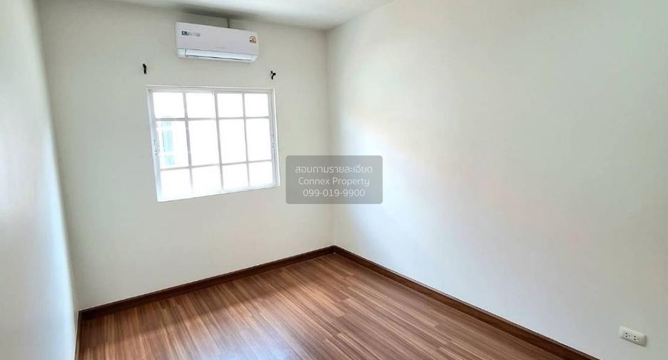 For sale 4 bedrooms townhouse in Mueang Samut Sakhon, Samut Sakhon